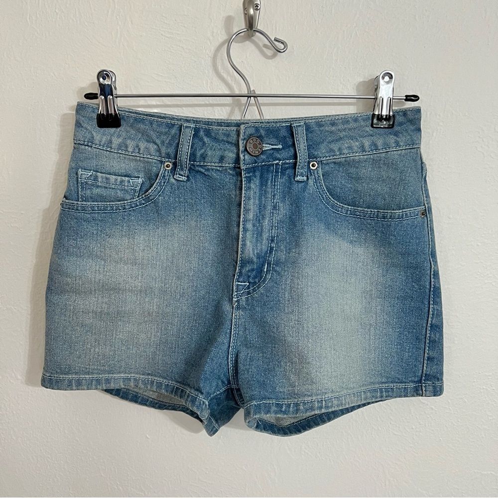 BDG Urban Outfitters high rise Erin denim shorts, light wash, size 25